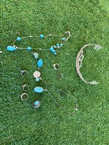 lot 165 image: Jewelry
