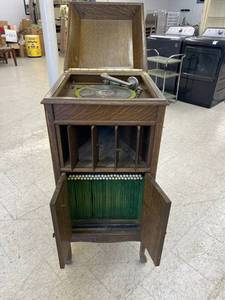 lot 177 image: Columbia Grafonola