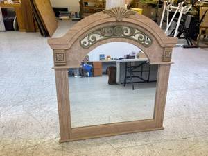 lot 186 image: Mirror 42 x 45