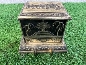 lot 192 image: Toothpick Dispenser