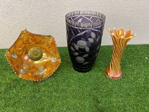 lot 200 image: Glass Vases & Bowl