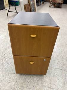 lot 204 image: 2 Drawer File Cabinet on Wheels
