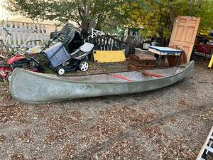 lot 100 image: Canoe