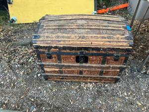 lot 251 image: Trunk