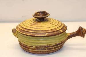 lot 2 image: Vintage Handcrafted Ceramic Dish with Lid - Beautiful Earthy Design