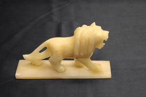 lot 10 image: Vintage Carved Alabaster Lion Figurine - Elegant Home Decor