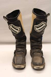 lot 20 image: Used Adult Combat Boots - Size 8 - Black