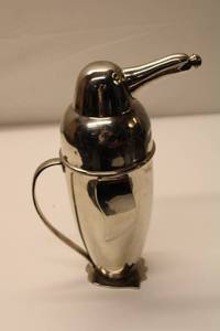 lot 33 image: Vintage Penguin Shaped Cocktail Shaker - Silver Plate