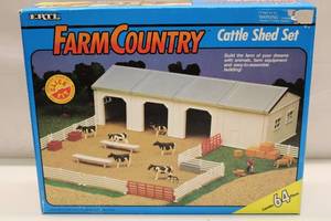 lot 36 image: Ertl Farm Country Cattle Shed Set - 64 Pieces - Vintage