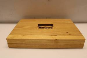 lot 44 image: Poker Set - Includes Accessories