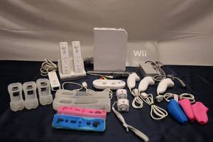lot 54 image: Complete Nintendo Wii Gaming Console Set with Controllers and Accessories