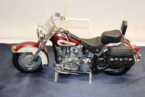 lot 75 image: 112 Scale Harley Davidson Motorcycle Model - Red and Black