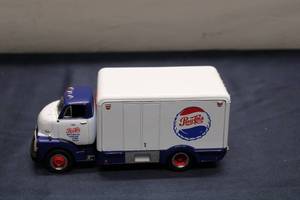 lot 81 image: 1952 GMC Insulated Van Diecast Model - Pepsi Cola Edition
