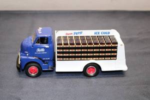 lot 84 image: 1952 GMC Bottlers Truck Model - Vintage Pepsi Design with Original Box