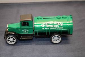 lot 85 image: Quaker State 1931 Hawkeye Tanker Bank Die-Cast Model - Limited Edition