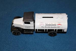 lot 88 image: Gargoyle Mobil Oil Die-Cast Metal Coin Bank - 134 Scale