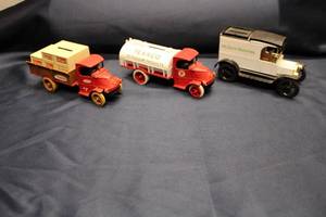 lot 106 image: Set of 3 Vintage Toy Trucks - Texaco, True Value, McGlynn Bakeries
