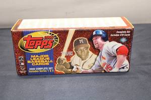 lot 112 image: Topps 2000 Complete Set of Major League Baseball Cards - 478 Cards