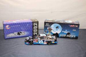 lot 118 image: 124 Scale Kevin Harvick Goodwrench Service Diecast Model Car - 2002
