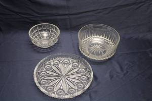 lot 134 image: Collection of 3 Vintage Cut Glass Bowls - Decorative Serving Dishes