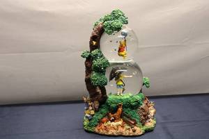 lot 136 image: Winnie the Pooh Musical Snow Globe - Vintage Collectible