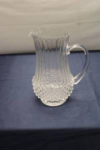 lot 142 image: Vintage Crystal Pitcher with Honeycomb Pattern - Elegant Design