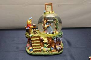 lot 145 image: Winnie the Pooh Snow Globe Photo Frame with Characters - Vintage Decoration