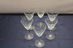 lot 149 image: Set of 6 Vintage Etched Glass Cocktail Glasses