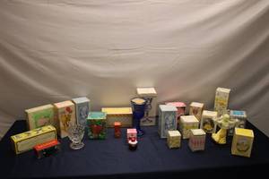 lot 152 image: Collection of Vintage Avon and Decorative Boxes - Assorted Designs