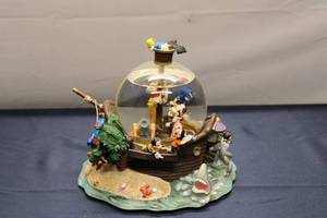 lot 163 image: Disney Snow White and the Seven Dwarfs Music Box - Detailed Figurines