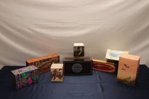 lot 168 image: Collection of 7 Avon After Shave Decanters and Kits - Vintage Designs