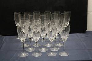 lot 169 image: Set of 12 Elegant Crystal Champagne Flutes - Twisted Design