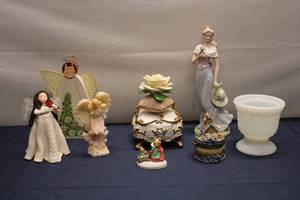 lot 175 image: Assortment of Vintage Decorative Figurines and Trinket Boxes