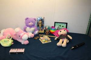 lot 203 image: Collection of Childrens Toys and Dolls - Plush & Wooden Puzzle