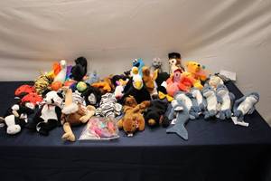 lot 204 image: Large Assortment of 30 Beanie Baby Plush Toys - Various Designs