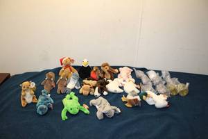 lot 223 image: Group of Ty Beanie Babies - Collection of Plush Animals