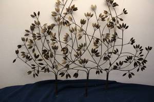 lot 228 image: Stylish Metal Wall Decor - Leaf Design