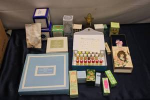 lot 261 image: Assortment of Avon Products and 1977 Christmas Plate - Variety of Items