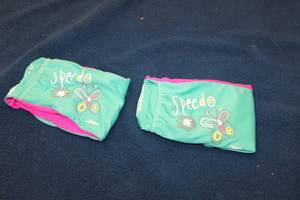 lot 295 image: Set of 2 Speedo Swim Arm Floats - Butterfly Design