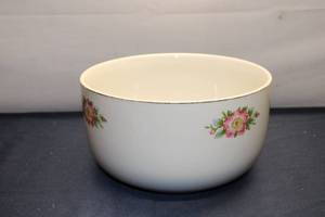 lot 307 image: Vintage Halls Superior Quality Rose White Bowl - Made in USA