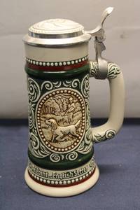 lot 323 image: Vintage Handcrafted Beer Stein - English Setter and Trout Design