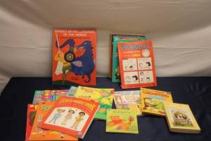 lot 332 image: Assorted Collection of 13 Childrens Books and Coloring Books