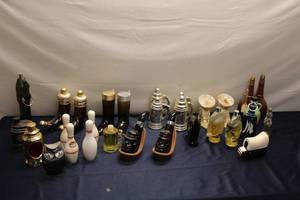 lot 333 image: Collection of Vintage Decorative Bottles and Figurines - 20 Pieces