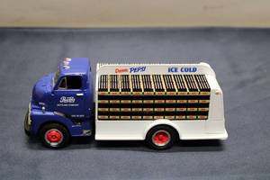 lot 89 image: 1952 GMC Bottlers Truck Model - Pepsi Ice Cold