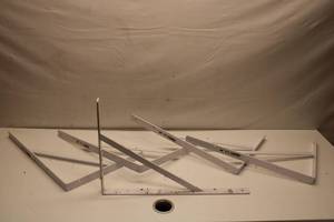 lot 382 image: Set of 6 Heavy-Duty White Metal Shelf Brackets