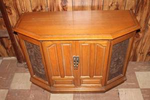 Vintage Sears Silvertone Solid State FM-AM Stereo Phonograph Console