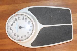 Vintage Mechanical Bathroom Scale - 330 lb Capacity
