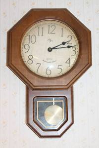 Vintage Quartz Wall Clock with Wooden Frame