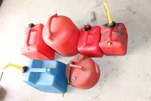 Group of 6 Fuel Cans - Red and Blue