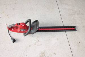 Toro Electric Hedge Trimmer - 24 Inch Cutting Blade